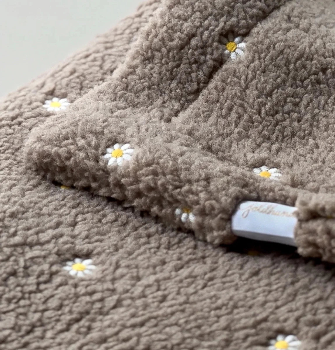 TEDDY | Kuscheldecke taupe mit Gänseblümchen - RudisRudel